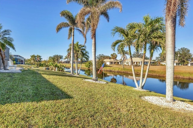 view of yard featuring a water view