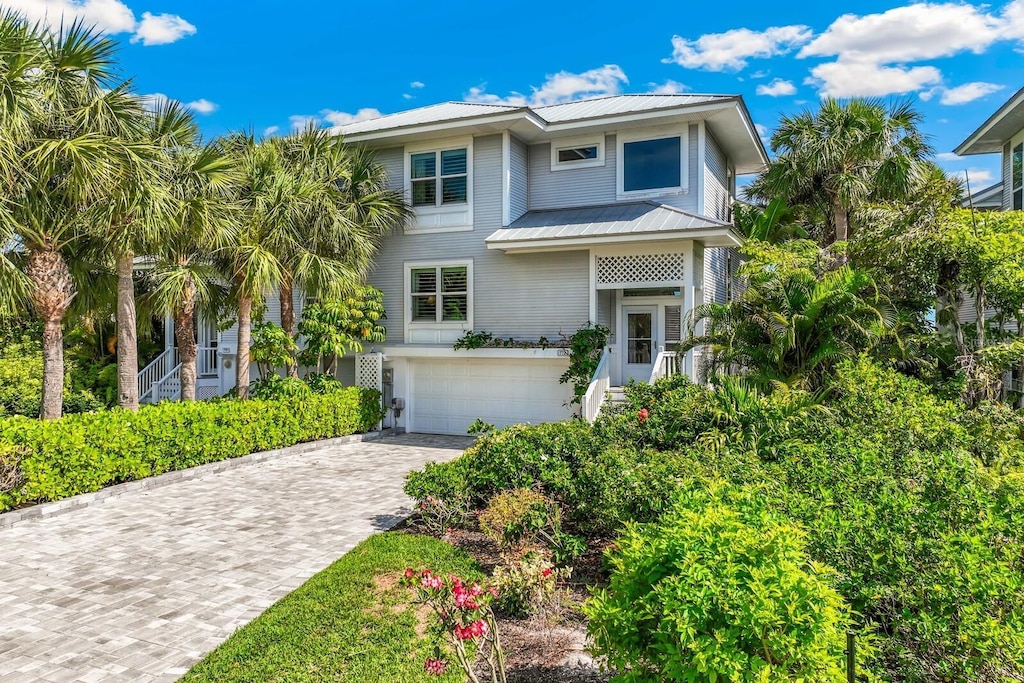 view of front of property featuring a garage