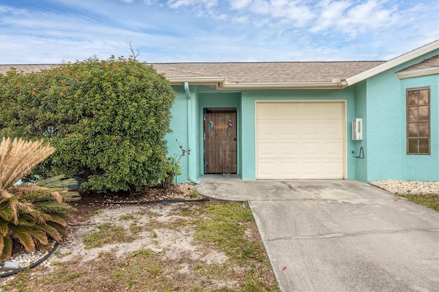 view of front facade featuring a garage