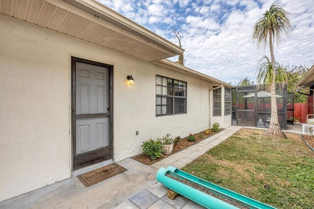 property entrance featuring a yard