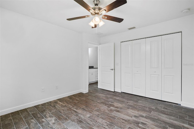 unfurnished bedroom featuring ceiling fan and a closet