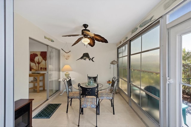 sunroom featuring ceiling fan