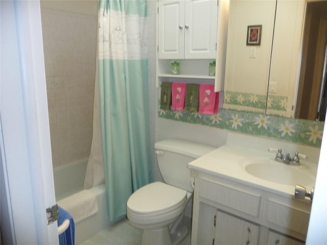 full bathroom featuring shower / tub combo with curtain, vanity, and toilet