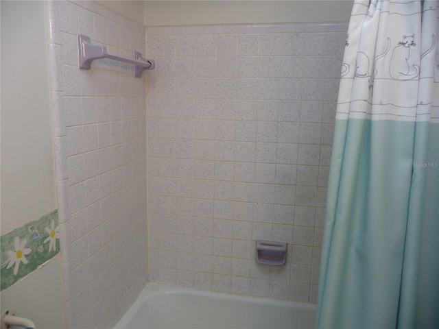 bathroom featuring shower / bath combo