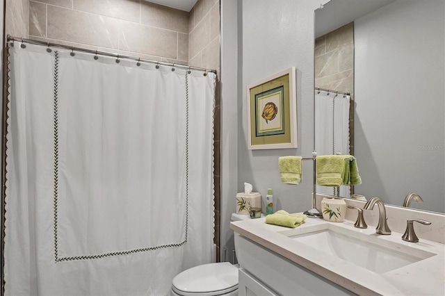 bathroom with a shower with curtain, vanity, and toilet