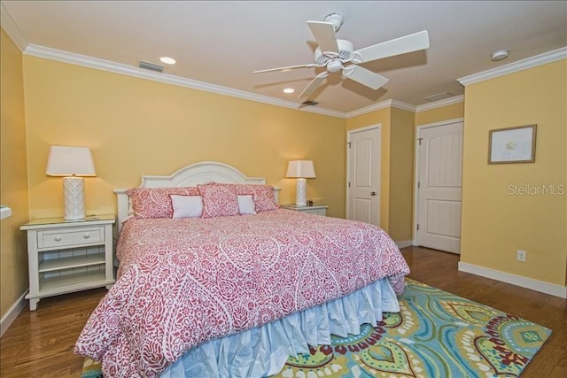 bedroom with a closet, ceiling fan, ornamental molding, and dark hardwood / wood-style floors