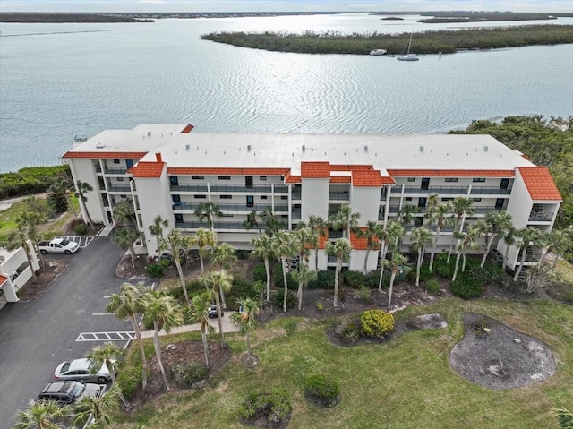 bird's eye view with a water view