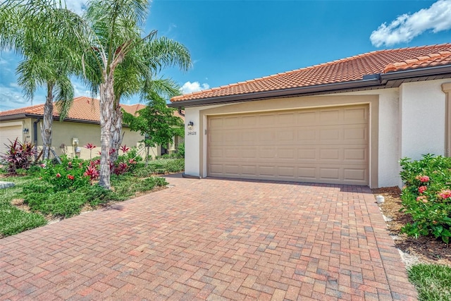 view of front of property featuring a garage