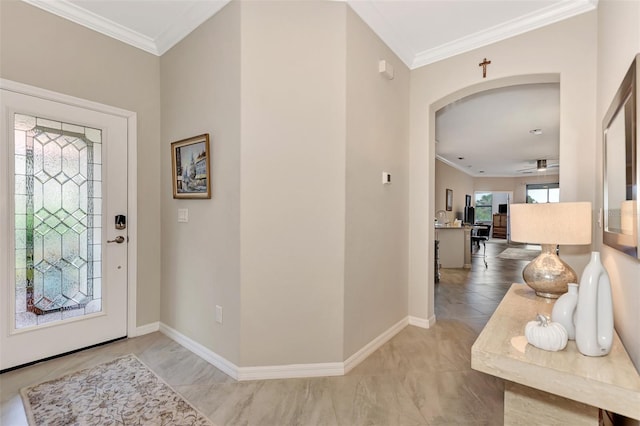 entryway with ceiling fan, crown molding, and sink