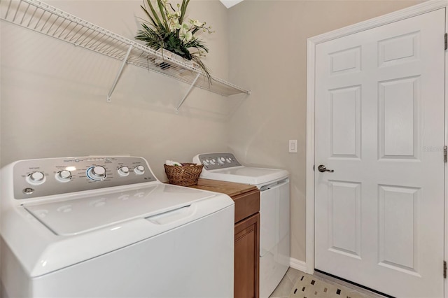 laundry room featuring cabinets and independent washer and dryer