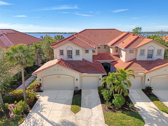 view of mediterranean / spanish-style home