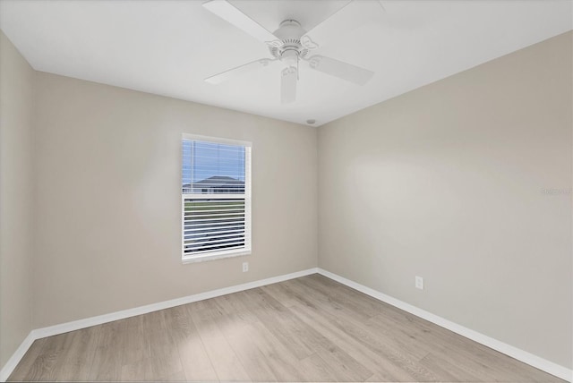 unfurnished room featuring light hardwood / wood-style floors and ceiling fan