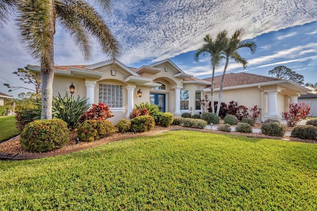 ranch-style home featuring a front lawn