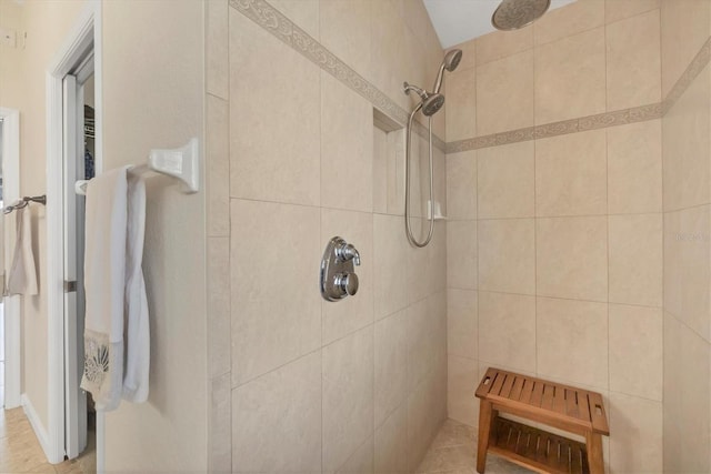 bathroom featuring tiled shower