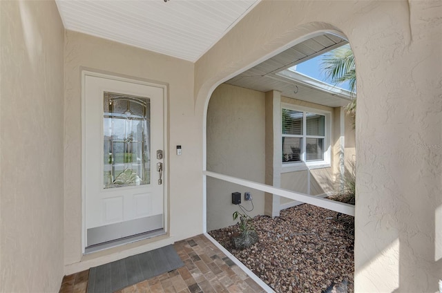 view of exterior entry featuring stucco siding