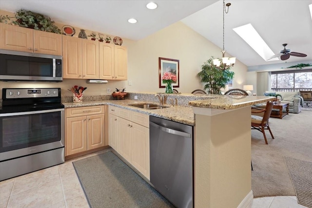 kitchen featuring kitchen peninsula, sink, stainless steel appliances, light carpet, and ceiling fan with notable chandelier