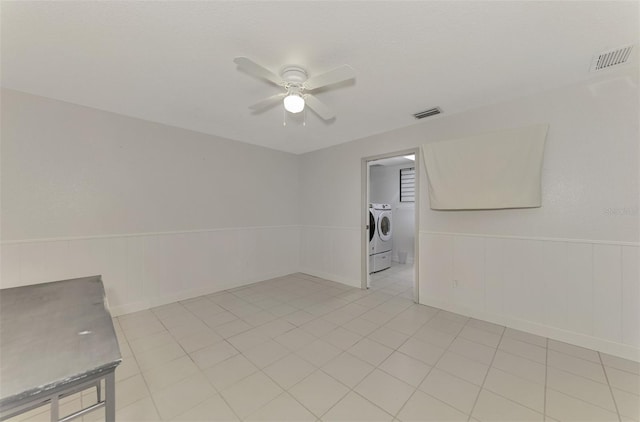 spare room with ceiling fan and separate washer and dryer