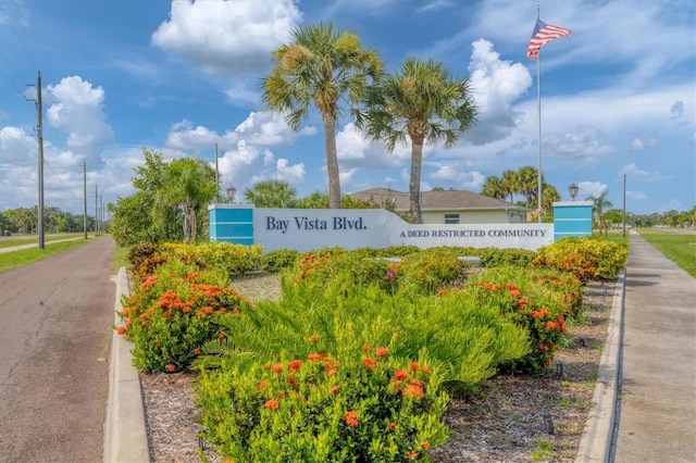 view of community / neighborhood sign