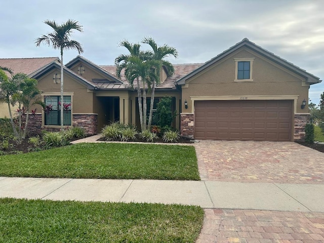 view of front of home featuring a front lawn and a garage