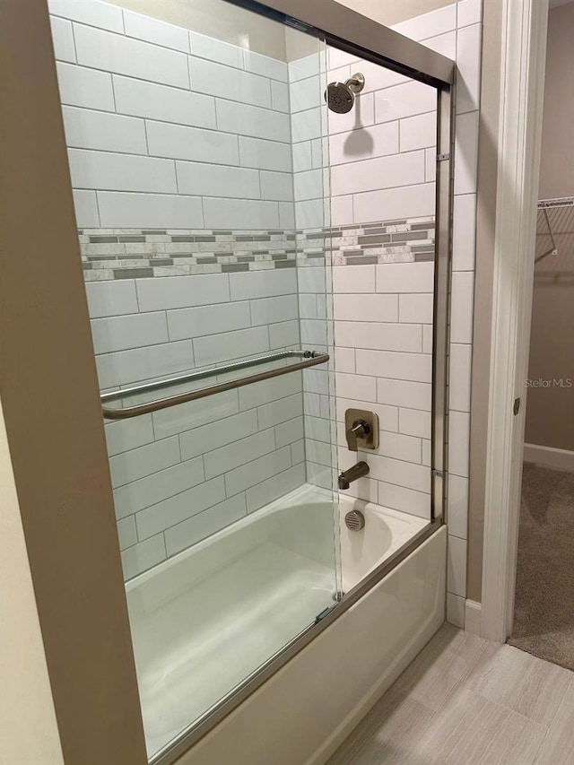 bathroom with enclosed tub / shower combo