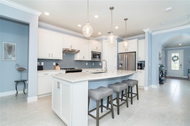 kitchen featuring sink, white cabinetry, hanging light fixtures, a center island with sink, and appliances with stainless steel finishes