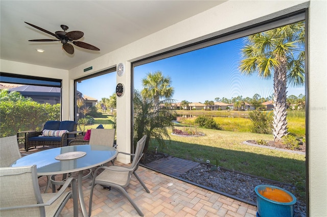 sunroom with ceiling fan