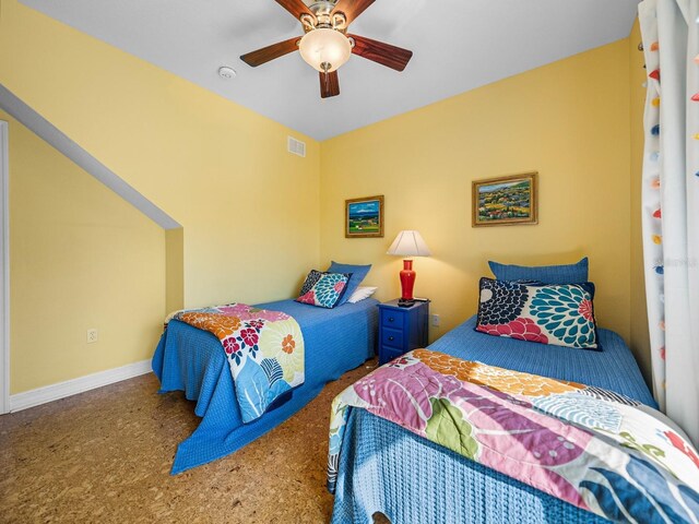 bedroom with ceiling fan