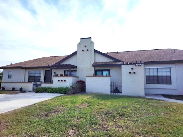 ranch-style house featuring a front lawn