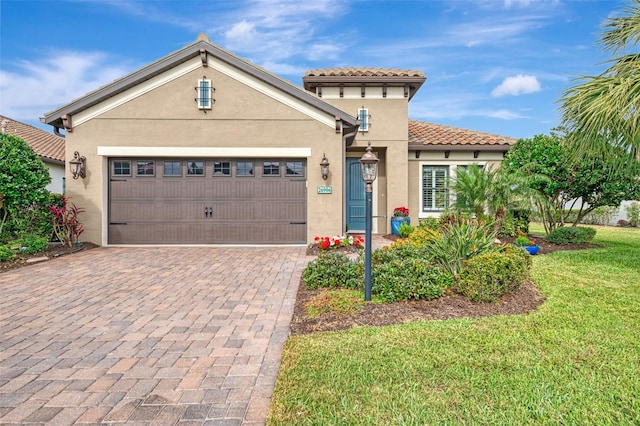 view of front facade featuring a front lawn and a garage