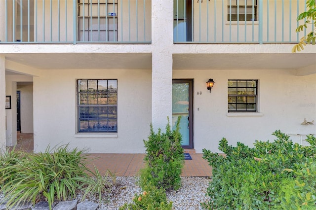 entrance to property featuring a balcony