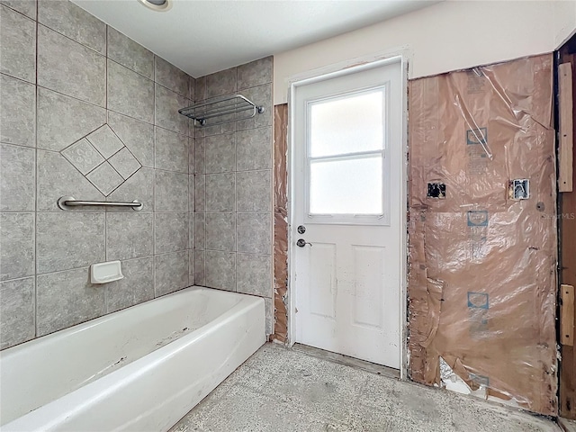 bathroom featuring tiled shower / bath combo