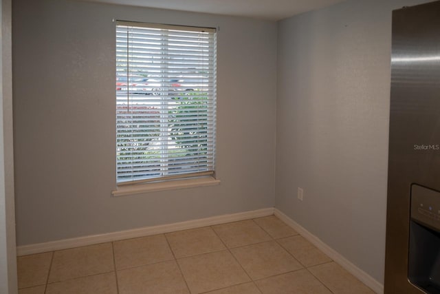 empty room featuring light tile patterned floors