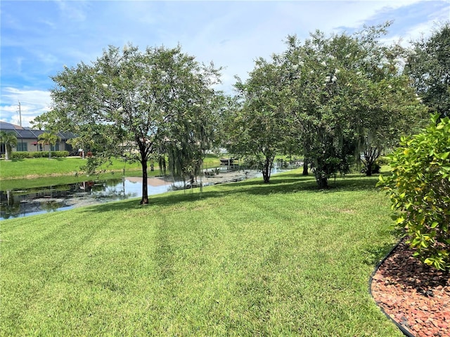 view of yard featuring a water view