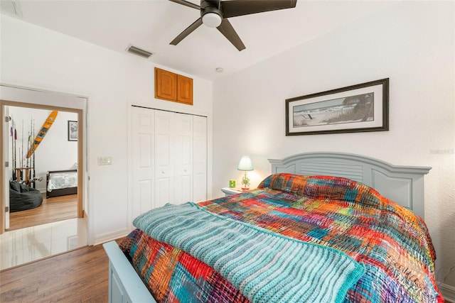 bedroom featuring a closet, ceiling fan, and hardwood / wood-style flooring