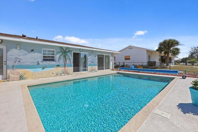 view of swimming pool