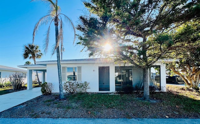 view of front facade featuring a carport