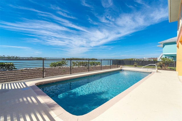 view of swimming pool featuring a water view