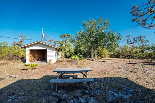 view of yard with an outbuilding and a garage