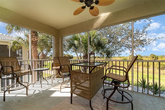 sunroom with ceiling fan