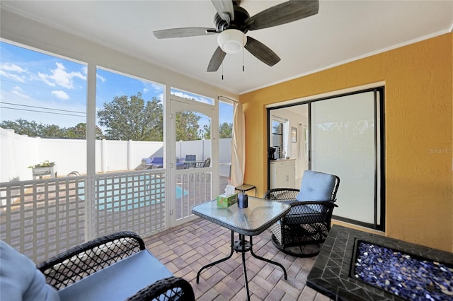 sunroom with ceiling fan