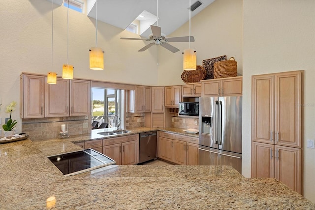 kitchen featuring sink, ceiling fan, backsplash, stainless steel appliances, and kitchen peninsula