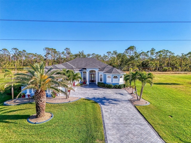 ranch-style house featuring a front lawn