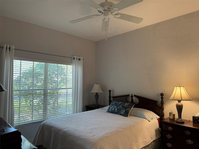 bedroom with ceiling fan