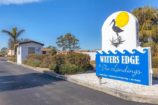 view of community / neighborhood sign