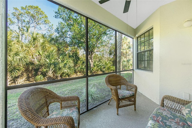 sunroom with ceiling fan