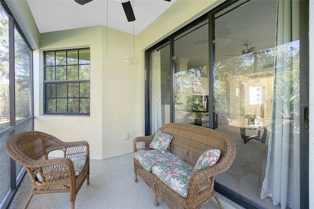 sunroom with ceiling fan