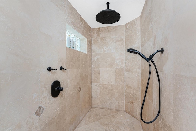 bathroom featuring a tile shower