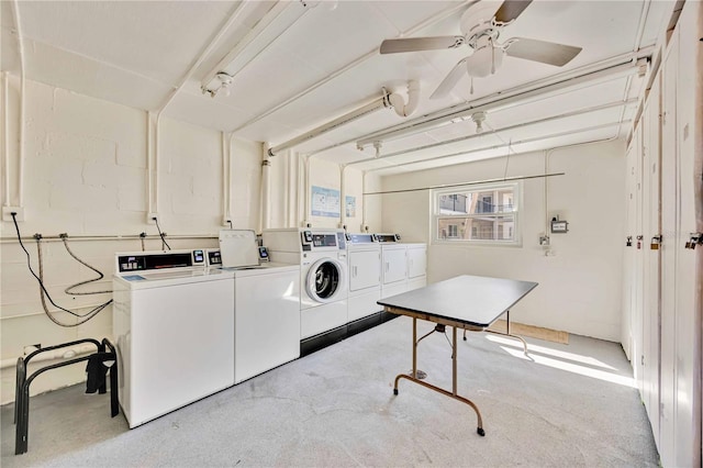 laundry area with ceiling fan and independent washer and dryer