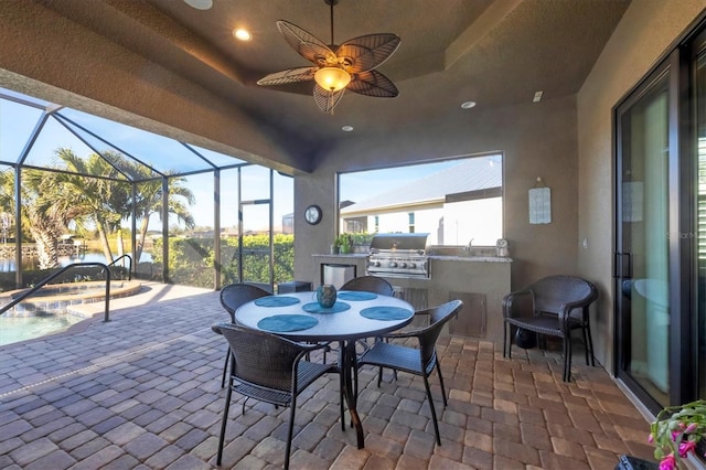 sunroom featuring ceiling fan