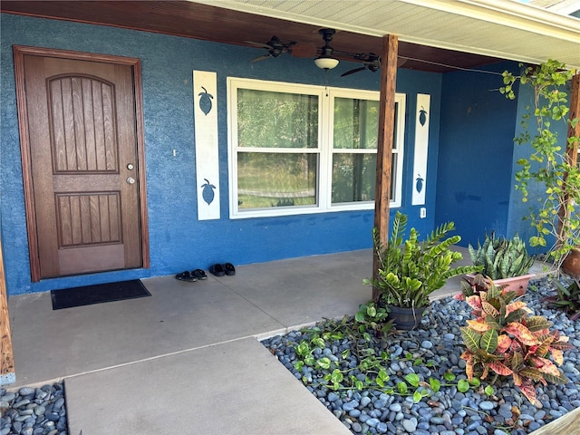 entrance to property featuring ceiling fan